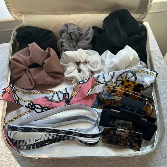 Abercrombie & Fitch Accessories - Hair accessories